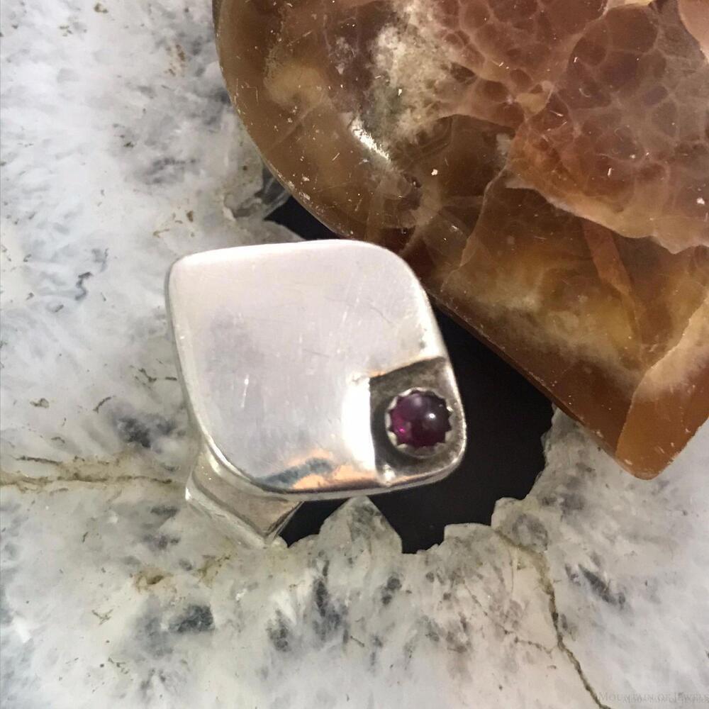 Vintage Silver Rounded Diamond Shape With Garnet Dot Unisex Fashion Ring Size 10